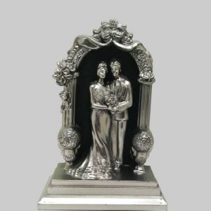 Love couple Statue Romantic Decorative Showpiece(Polyresin, Silver)
